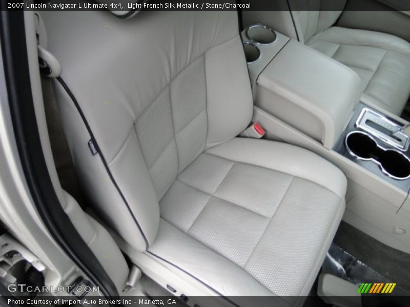 Front Seat of 2007 Navigator L Ultimate 4x4