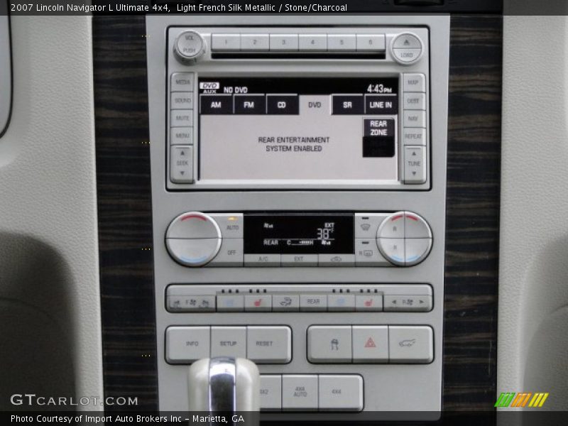 Controls of 2007 Navigator L Ultimate 4x4