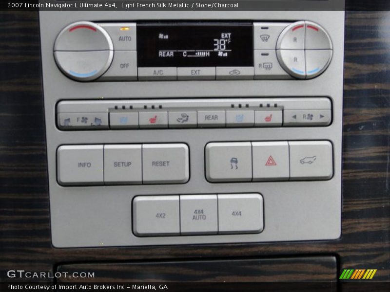 Controls of 2007 Navigator L Ultimate 4x4