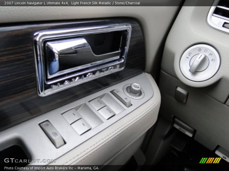 Controls of 2007 Navigator L Ultimate 4x4