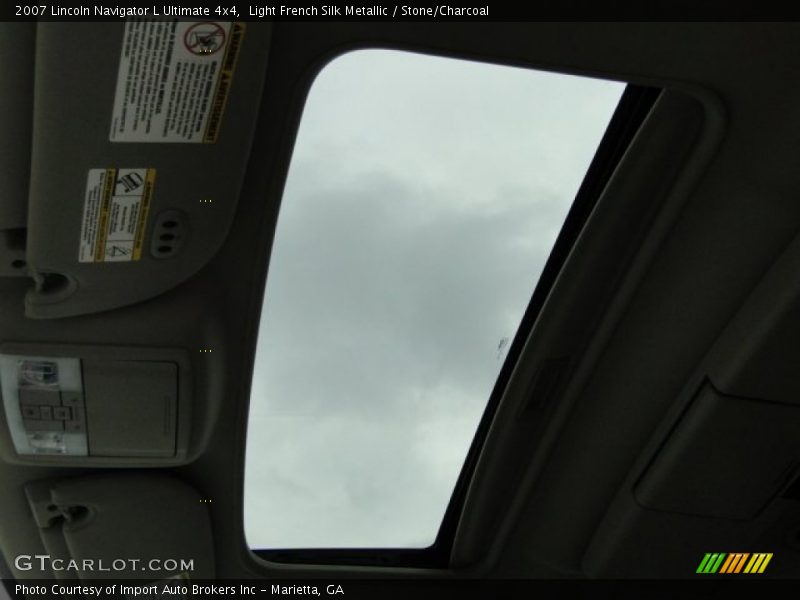 Sunroof of 2007 Navigator L Ultimate 4x4