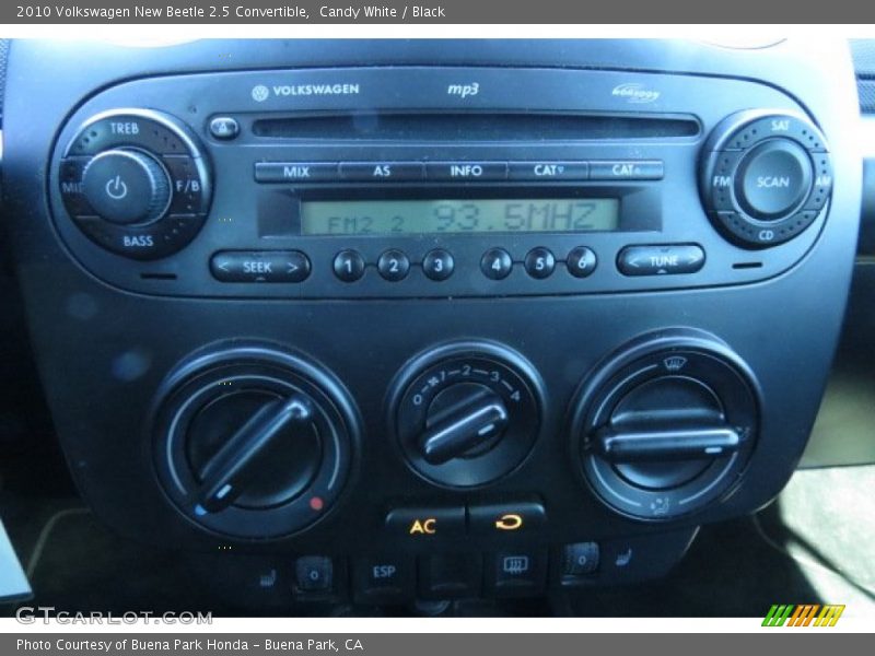 Candy White / Black 2010 Volkswagen New Beetle 2.5 Convertible