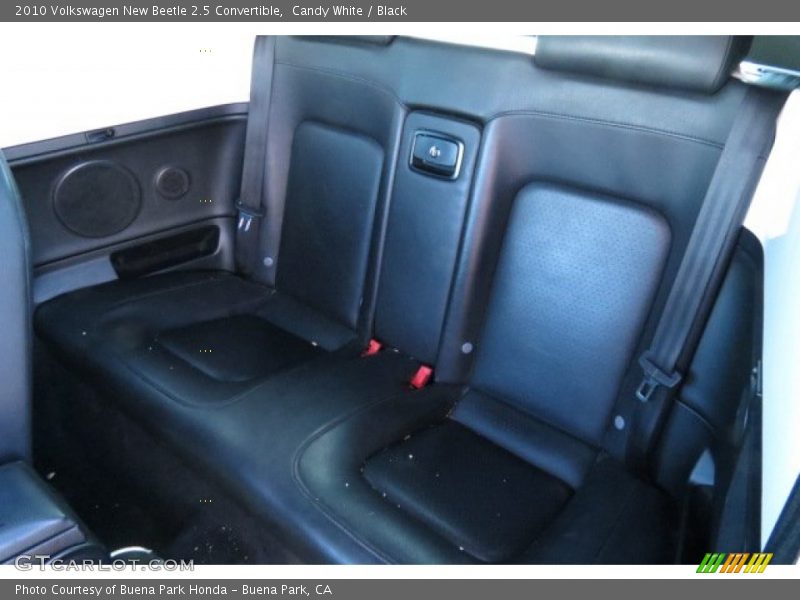 Candy White / Black 2010 Volkswagen New Beetle 2.5 Convertible