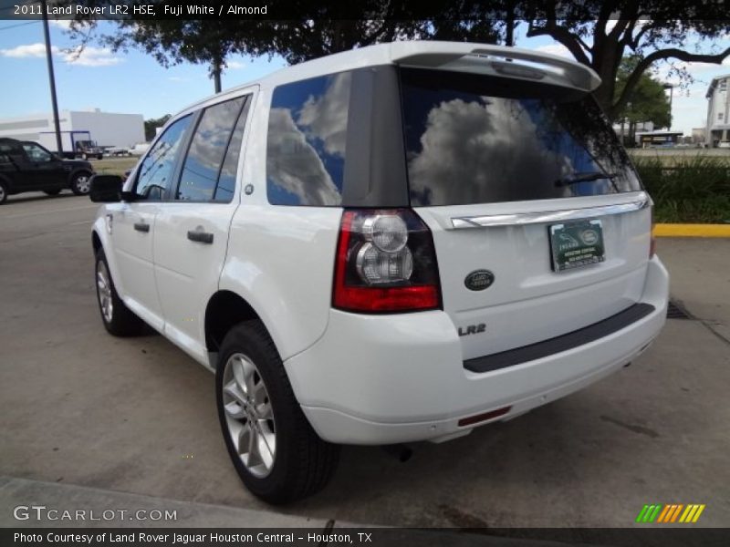Fuji White / Almond 2011 Land Rover LR2 HSE