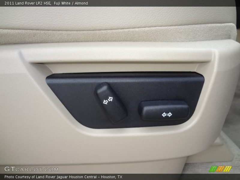 Fuji White / Almond 2011 Land Rover LR2 HSE