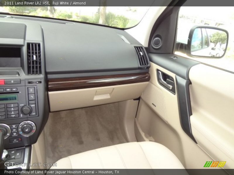 Fuji White / Almond 2011 Land Rover LR2 HSE