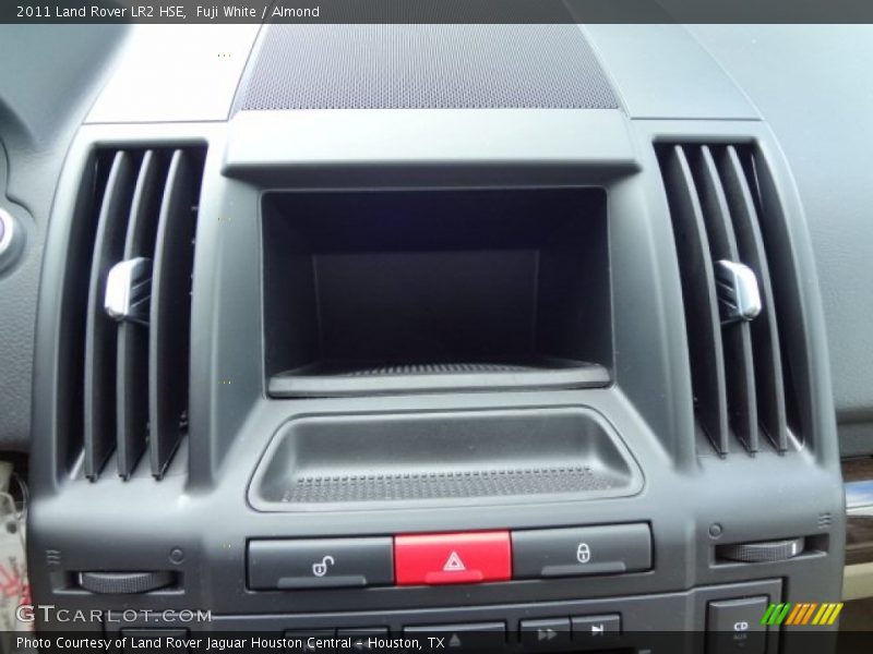 Fuji White / Almond 2011 Land Rover LR2 HSE