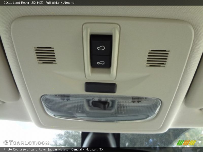 Fuji White / Almond 2011 Land Rover LR2 HSE