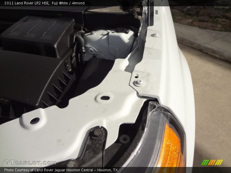 Fuji White / Almond 2011 Land Rover LR2 HSE