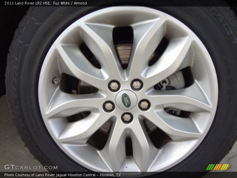 Fuji White / Almond 2011 Land Rover LR2 HSE