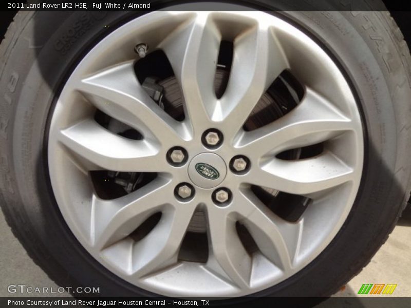 Fuji White / Almond 2011 Land Rover LR2 HSE