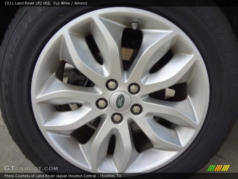 Fuji White / Almond 2011 Land Rover LR2 HSE