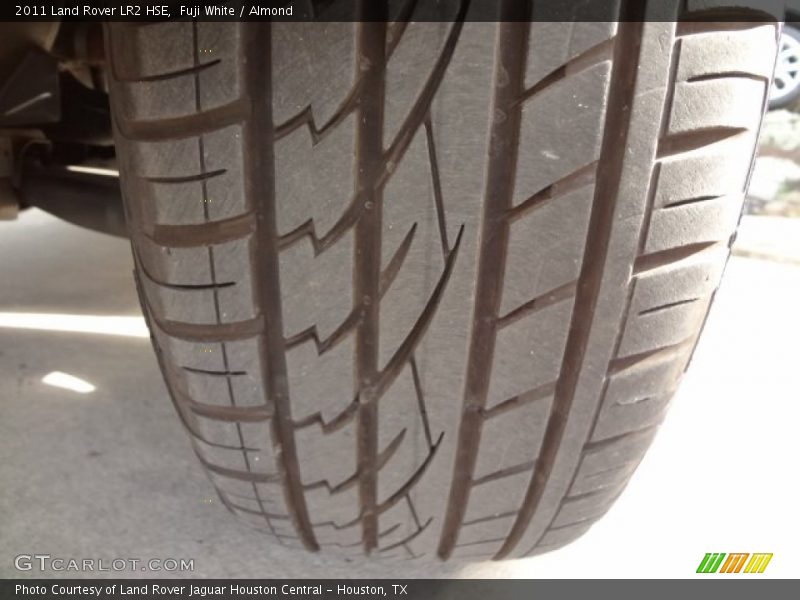 Fuji White / Almond 2011 Land Rover LR2 HSE