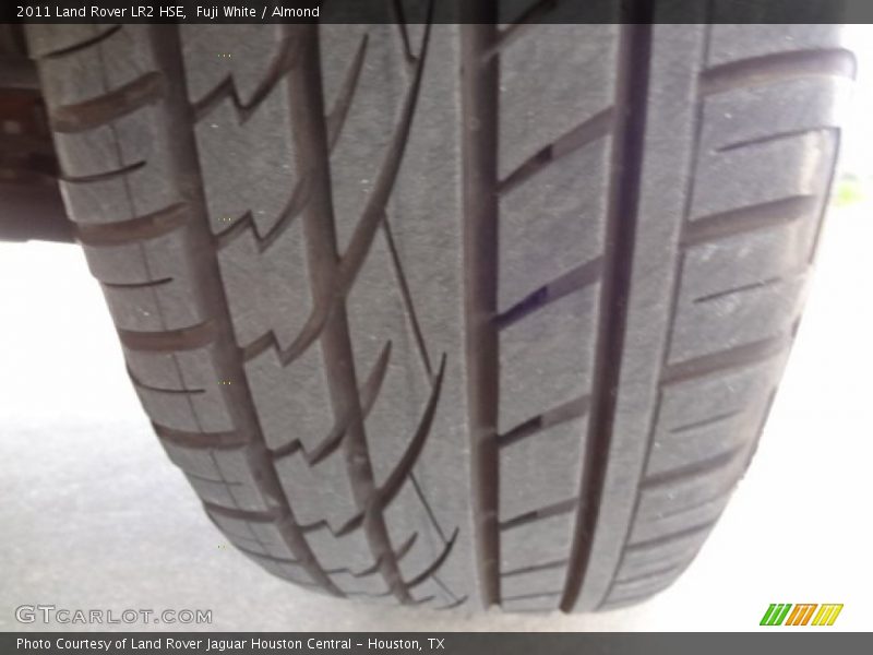 Fuji White / Almond 2011 Land Rover LR2 HSE
