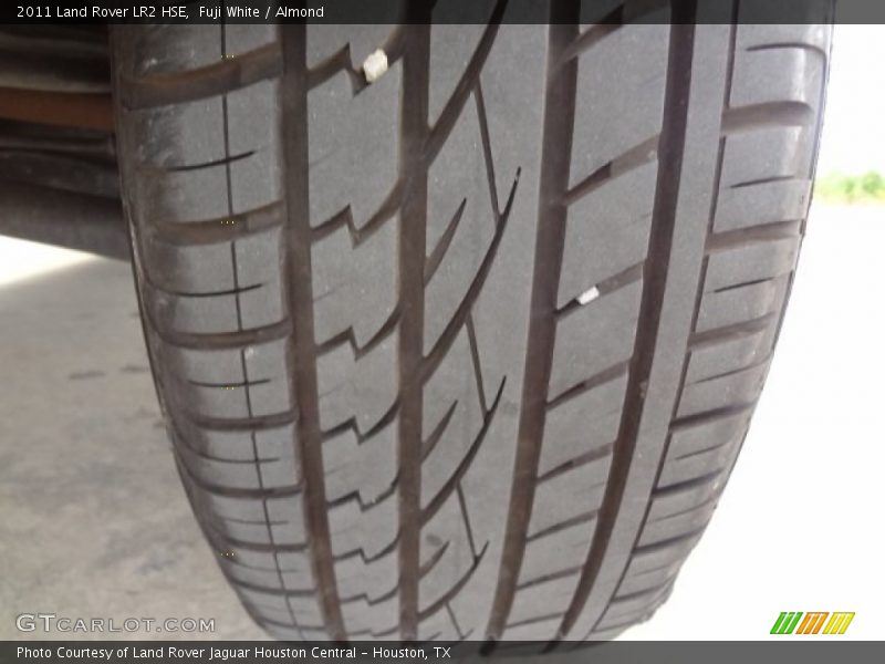 Fuji White / Almond 2011 Land Rover LR2 HSE