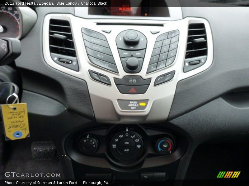 Blue Candy / Charcoal Black 2013 Ford Fiesta SE Sedan