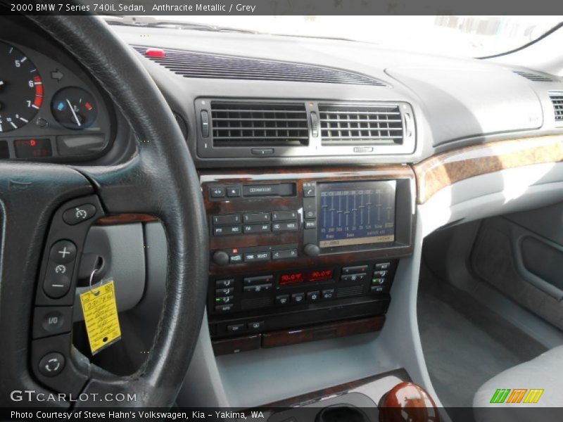 Controls of 2000 7 Series 740iL Sedan