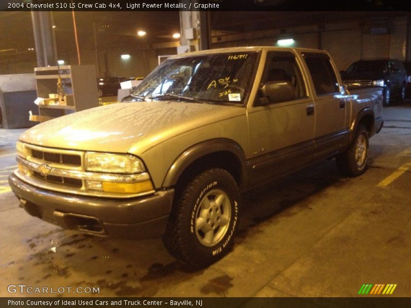 Light Pewter Metallic / Graphite 2004 Chevrolet S10 LS Crew Cab 4x4