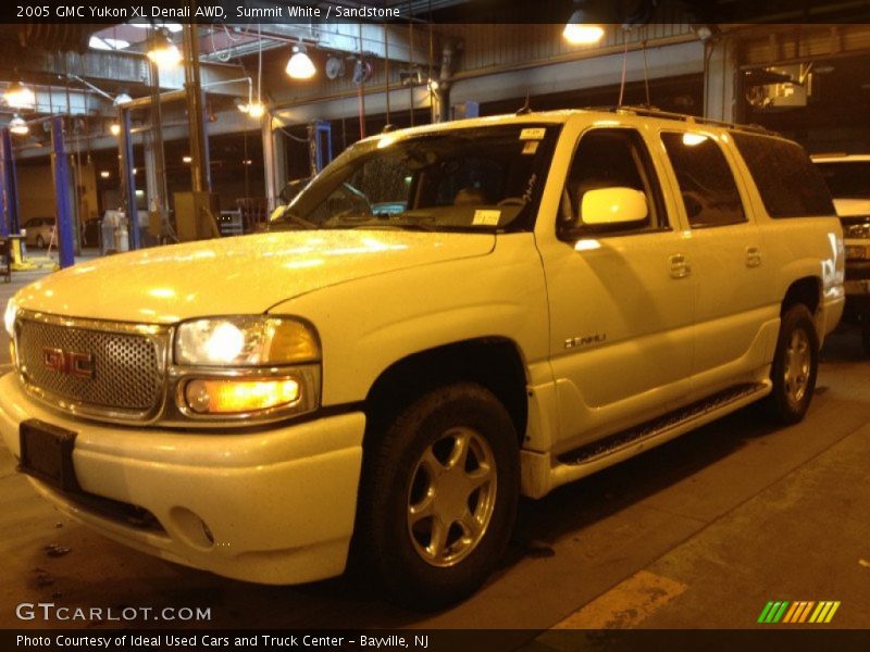 Summit White / Sandstone 2005 GMC Yukon XL Denali AWD