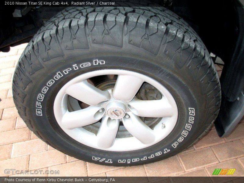 Radiant Silver / Charcoal 2010 Nissan Titan SE King Cab 4x4