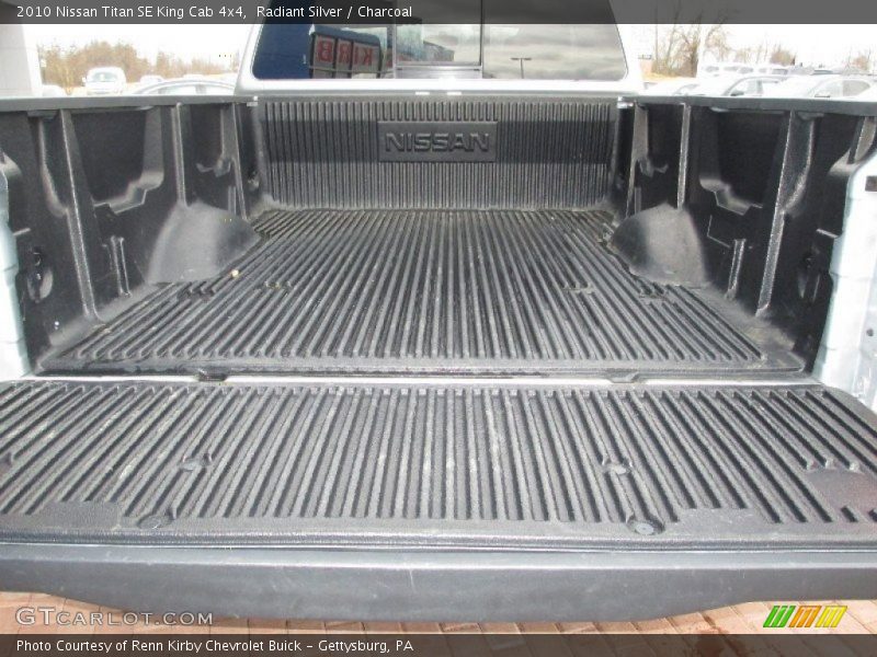 Radiant Silver / Charcoal 2010 Nissan Titan SE King Cab 4x4