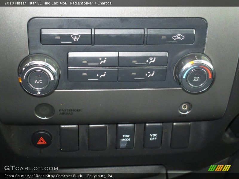 Radiant Silver / Charcoal 2010 Nissan Titan SE King Cab 4x4