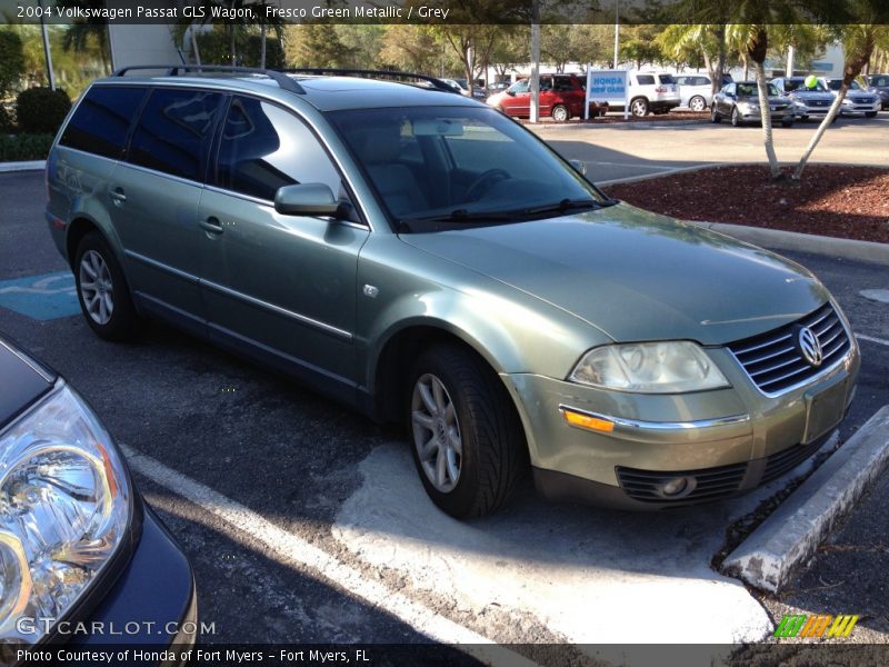 Front 3/4 View of 2004 Passat GLS Wagon