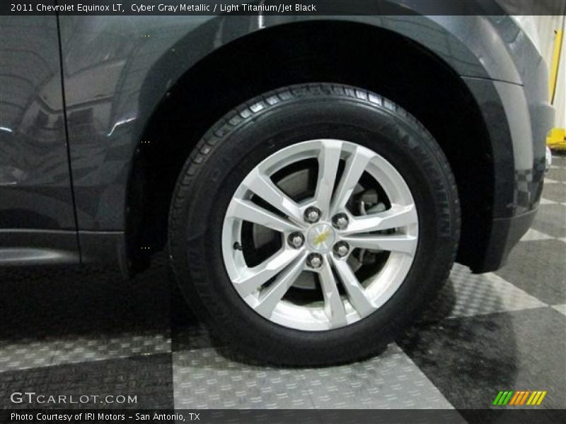 Cyber Gray Metallic / Light Titanium/Jet Black 2011 Chevrolet Equinox LT