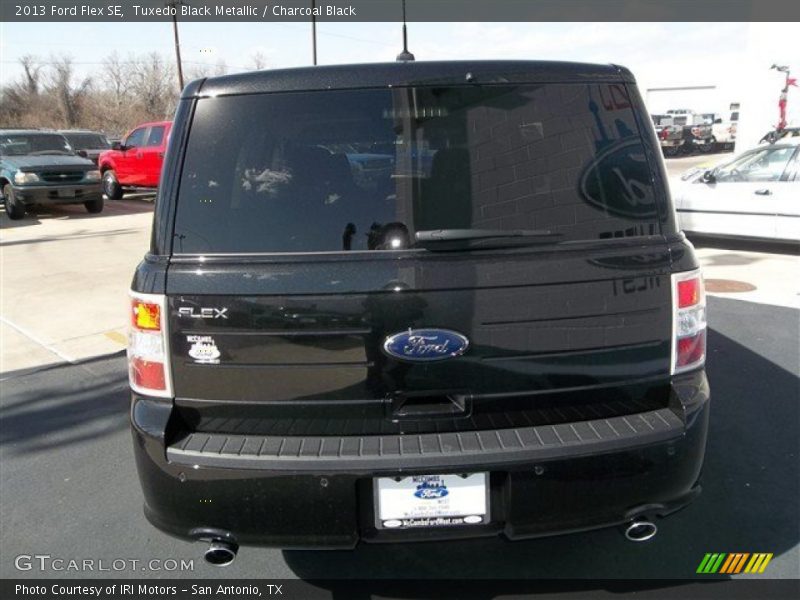Tuxedo Black Metallic / Charcoal Black 2013 Ford Flex SE