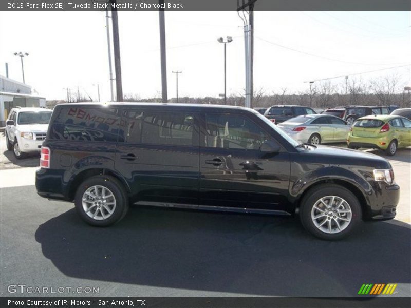 Tuxedo Black Metallic / Charcoal Black 2013 Ford Flex SE