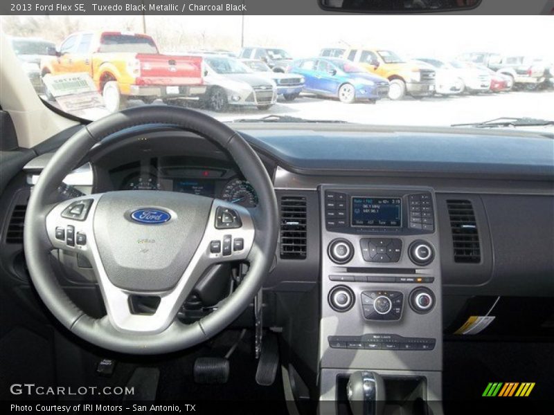 Tuxedo Black Metallic / Charcoal Black 2013 Ford Flex SE