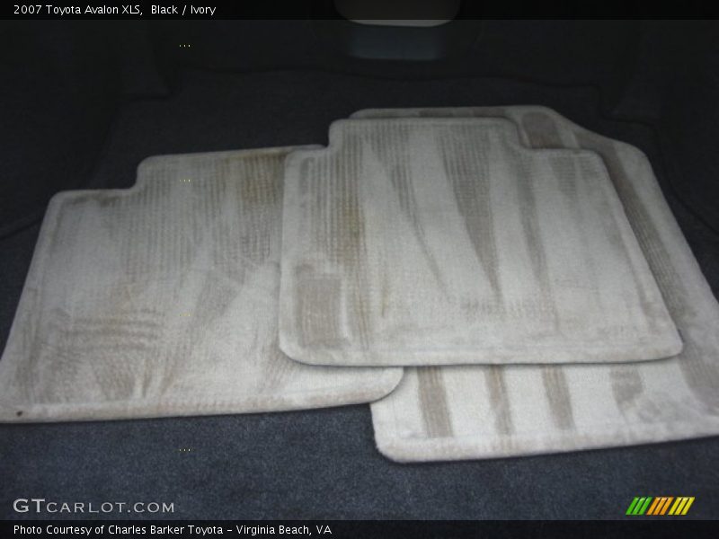 Black / Ivory 2007 Toyota Avalon XLS