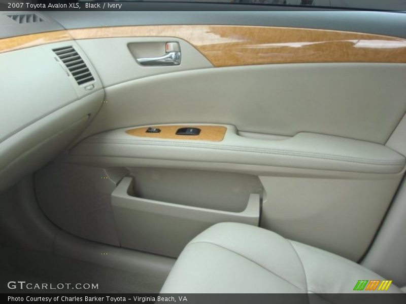 Black / Ivory 2007 Toyota Avalon XLS