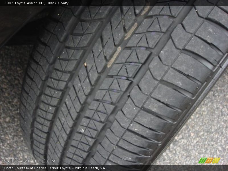 Black / Ivory 2007 Toyota Avalon XLS