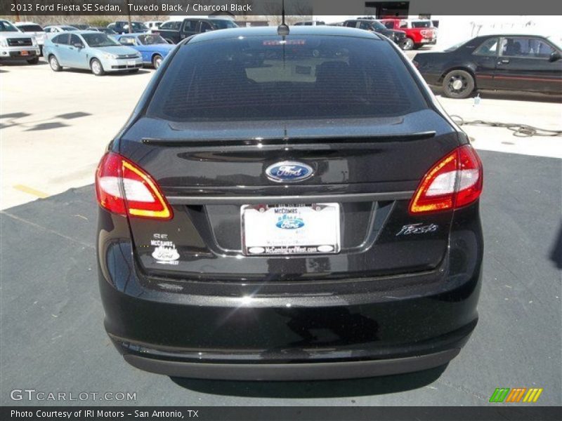 Tuxedo Black / Charcoal Black 2013 Ford Fiesta SE Sedan