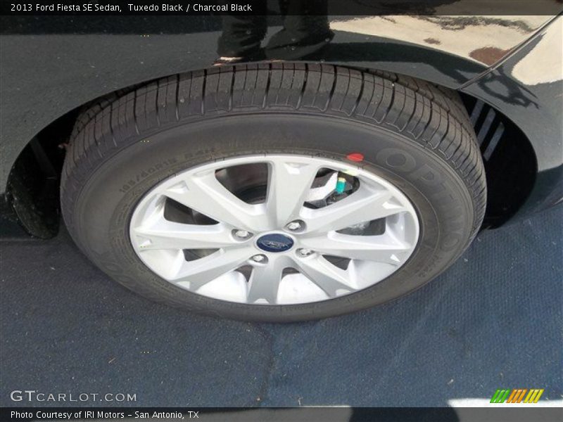 Tuxedo Black / Charcoal Black 2013 Ford Fiesta SE Sedan