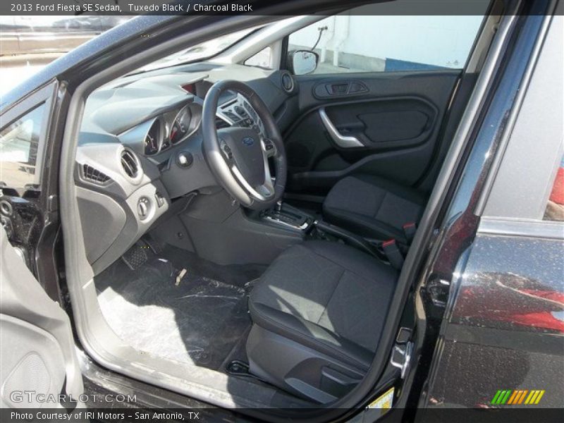 Tuxedo Black / Charcoal Black 2013 Ford Fiesta SE Sedan