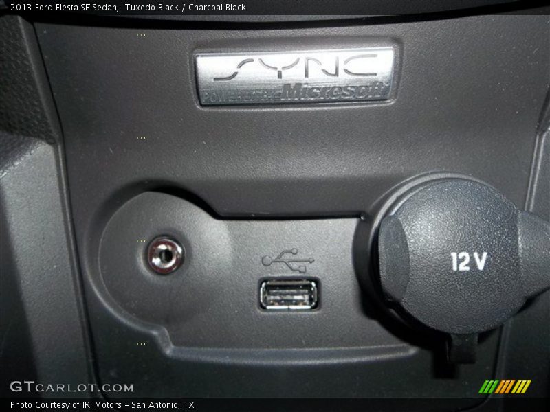 Tuxedo Black / Charcoal Black 2013 Ford Fiesta SE Sedan