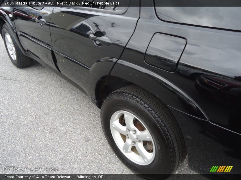 Mystic Black / Medium Pebble Beige 2006 Mazda Tribute s 4WD