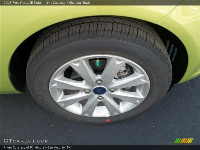 Lime Squeeze / Charcoal Black 2013 Ford Fiesta SE Sedan