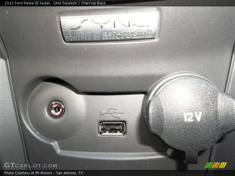 Lime Squeeze / Charcoal Black 2013 Ford Fiesta SE Sedan