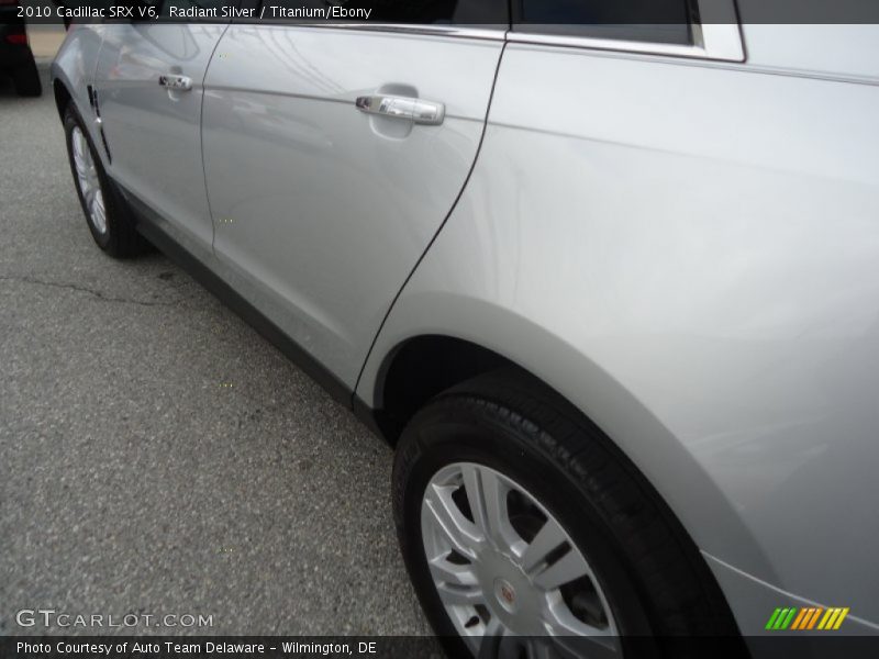 Radiant Silver / Titanium/Ebony 2010 Cadillac SRX V6