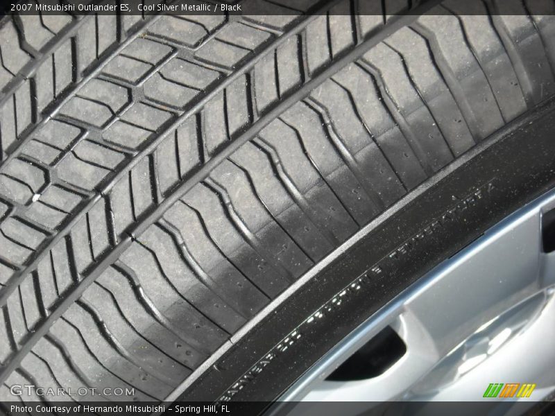 Cool Silver Metallic / Black 2007 Mitsubishi Outlander ES
