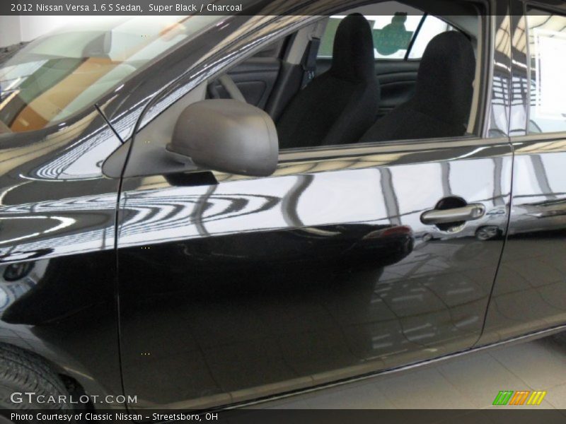 Super Black / Charcoal 2012 Nissan Versa 1.6 S Sedan