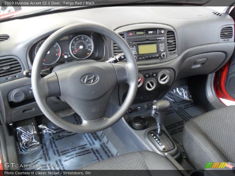 Black Interior - 2009 Accent GS 3 Door 