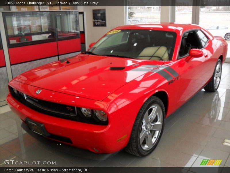 Front 3/4 View of 2009 Challenger R/T