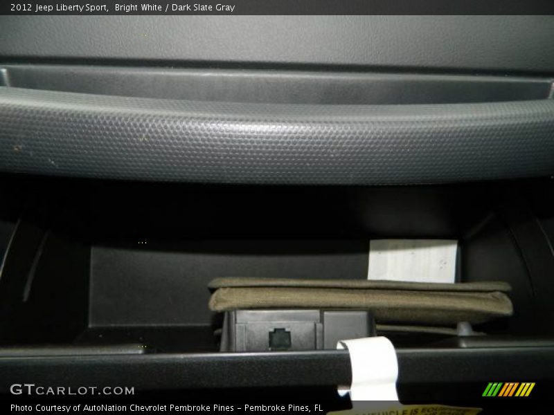 Bright White / Dark Slate Gray 2012 Jeep Liberty Sport