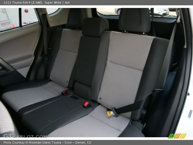 Super White / Ash 2013 Toyota RAV4 LE AWD