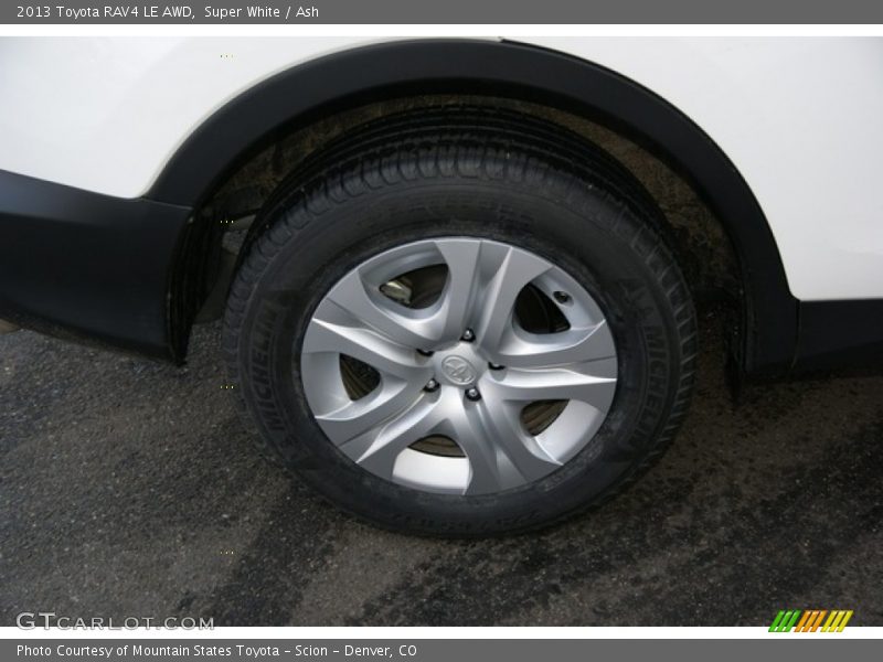 Super White / Ash 2013 Toyota RAV4 LE AWD