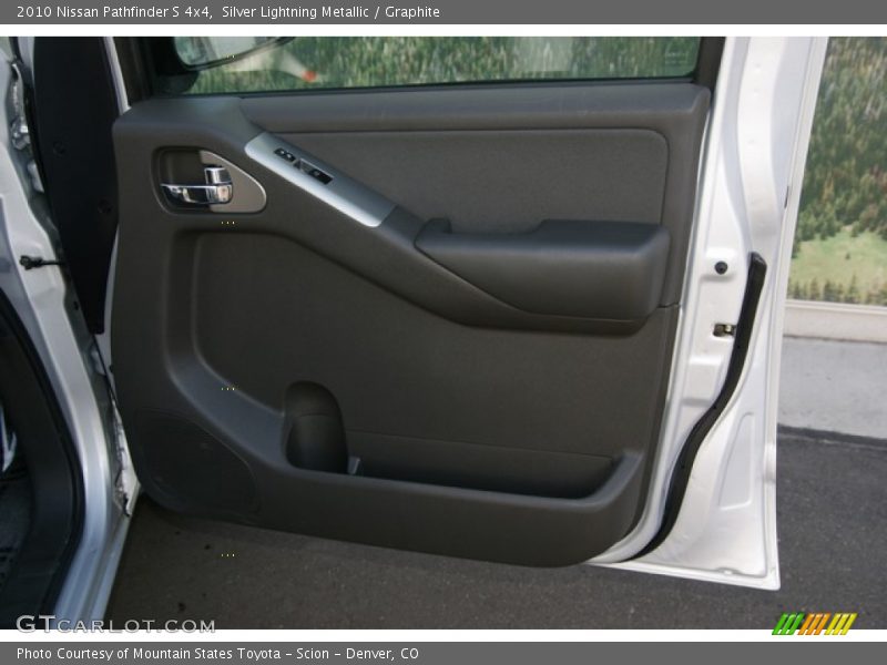Silver Lightning Metallic / Graphite 2010 Nissan Pathfinder S 4x4